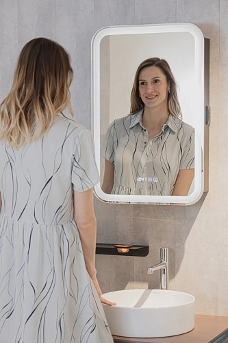 Зеркальный шкаф Silver mirrors Фиджи-BLACK 50 ПРАВЫЙ часы, смена подсветки, сенсорный выключатель LE LED-00002726 Зеркальный шкаф Silver mirrors Фиджи-BLACK 50 ПРАВЫЙ часы, смена подсветки, сенсорный выключатель LE LED-00002726