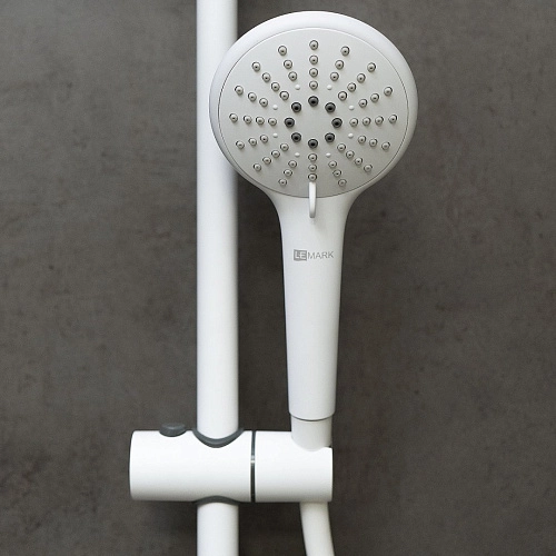 Душевая система Lemark Bronx LM3762MW с регулируемой высотой штанги, белый/матовый Душевая система Lemark Bronx LM3762MW с регулируемой высотой штанги, белый/матовый