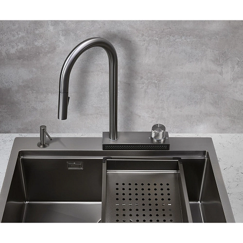 Смеситель для кухни Milacio Ultra (MCU.556.GM) с вытяжной лейкой, сталь воронёная Смеситель для кухни Milacio Ultra (MCU.556.GM) с вытяжной лейкой, сталь воронёная