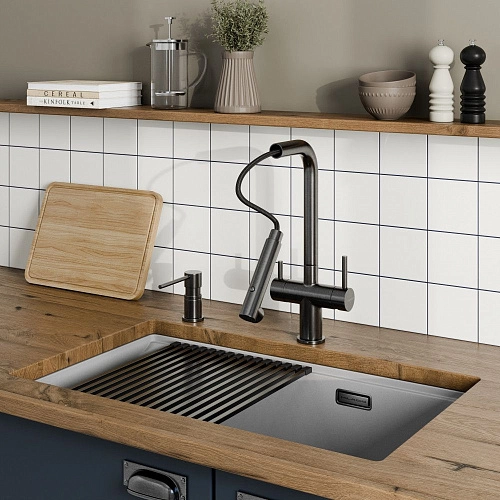 Смеситель для кухни Milacio Ultra 561 (MCU.561.GM) под фильтр, вороненая сталь с вытяжной лейкой Смеситель для кухни Milacio Ultra 561 (MCU.561.GM) под фильтр, вороненая сталь с вытяжной лейкой