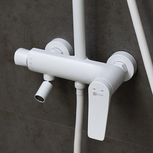 Душевая система Lemark Bronx LM3762MW с регулируемой высотой штанги, белый/матовый Душевая система Lemark Bronx LM3762MW с регулируемой высотой штанги, белый/матовый