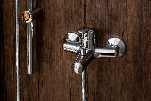 Смеситель для ванны OneLife P01-100cr Смеситель для ванны OneLife P01-100cr