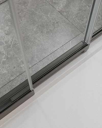 Душевая дверь CEZARES MOLVENO-BF-3-90-C-GM-IV цвет профиля оружейная сталь стекло прозрачное Душевая дверь CEZARES MOLVENO-BF-3-90-C-GM-IV цвет профиля оружейная сталь стекло прозрачное