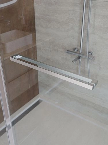 Душевая дверь CEZARES LUX-B-FS-11-130-C-CR 130 см, профиль хром, стекло прозрачное Душевая дверь CEZARES LUX-B-FS-11-130-C-CR 130 см, профиль хром, стекло прозрачное