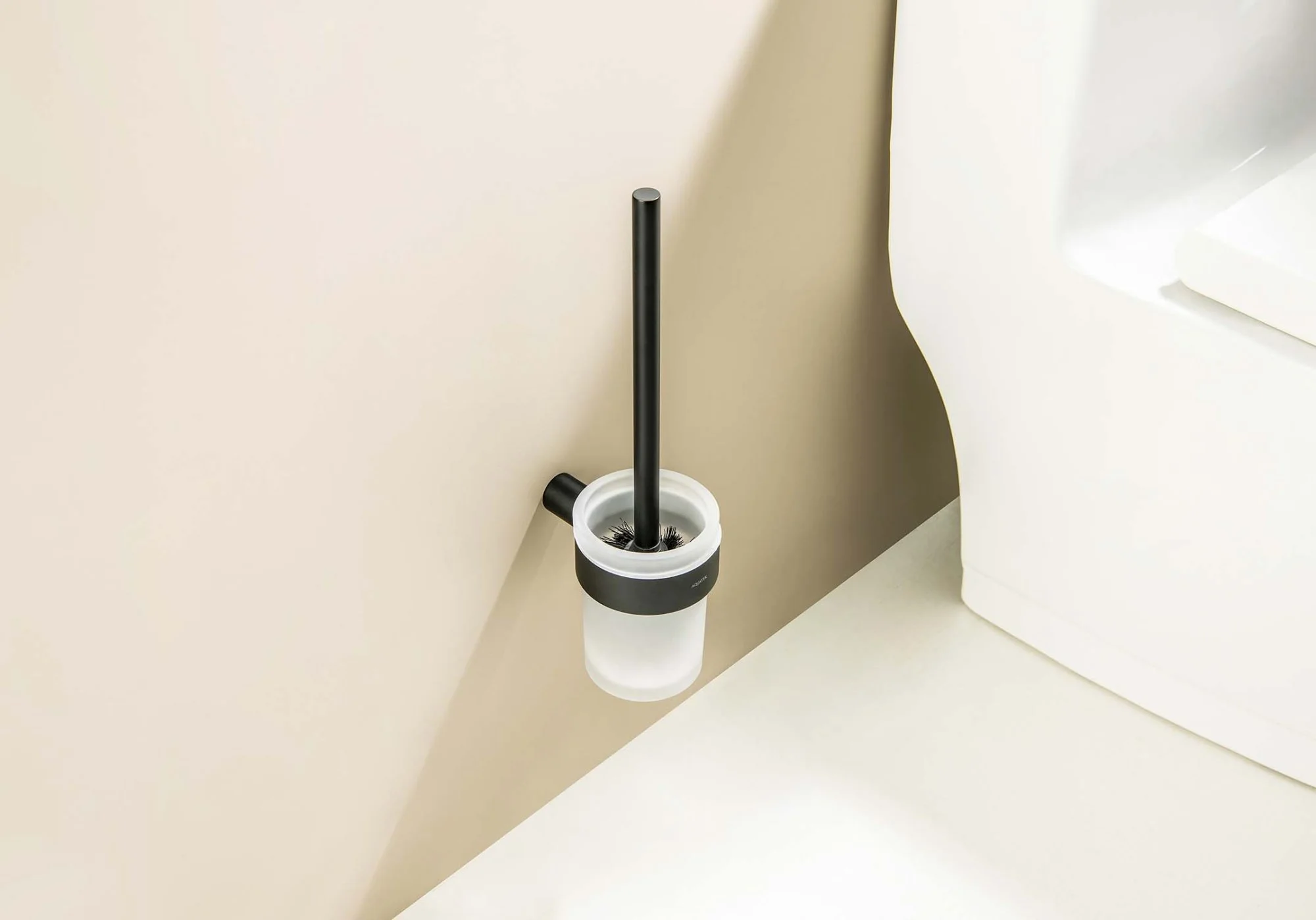 Ершик для унитаза Aquatek ЛИРА AQ4410MB черный матовый Ершик для унитаза Aquatek ЛИРА AQ4410MB черный матовый