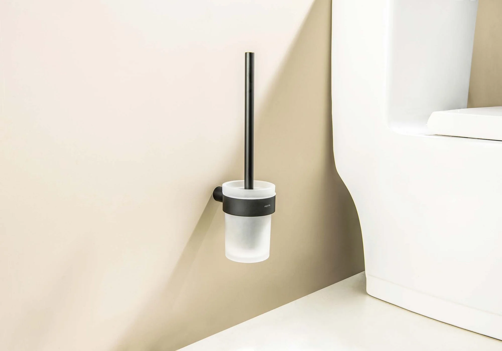 Ершик для унитаза Aquatek ЛИРА AQ4410MB черный матовый Ершик для унитаза Aquatek ЛИРА AQ4410MB черный матовый