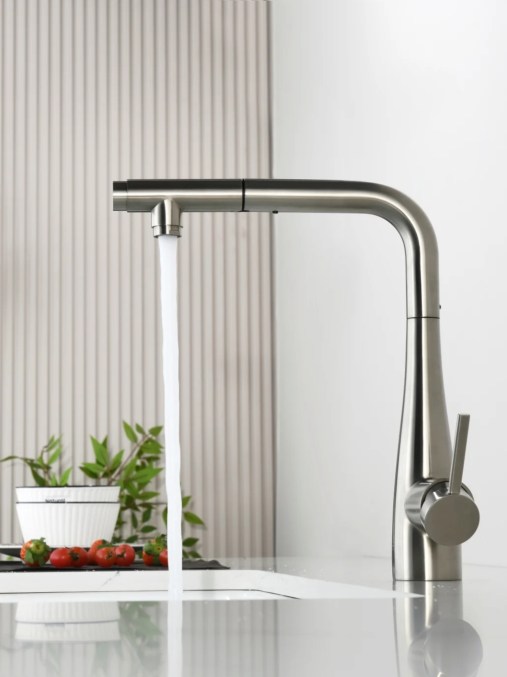 Смеситель для кухни AQUAme Cucina AQM9902BN с выдвижным изливом, никель шлифованный Смеситель для кухни AQUAme Cucina AQM9902BN с выдвижным изливом, никель шлифованный