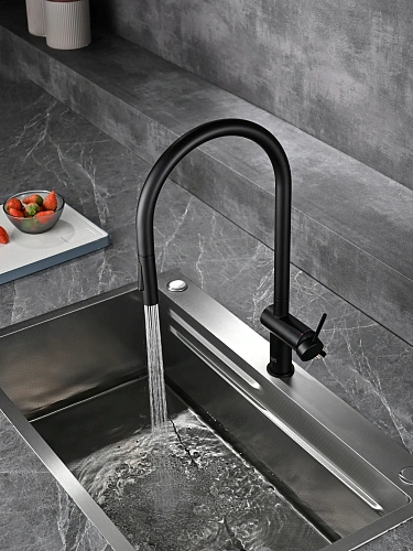 Смеситель для кухни AQUAme Cucina AQM9901MB с выдвижным изливом,черный матовый Смеситель для кухни AQUAme Cucina AQM9901MB с выдвижным изливом,черный матовый