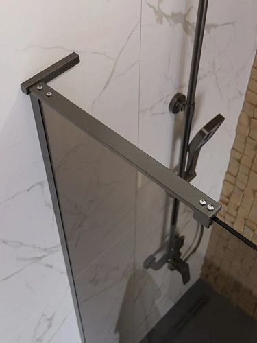 Душевая перегородка BelBagno UNO-L-1-TB-100-BR-GM 100 см, профиль оружейная сталь, стекло тонированная бронза Душевая перегородка BelBagno UNO-L-1-TB-100-BR-GM 100 см, профиль оружейная сталь, стекло тонированная бронза