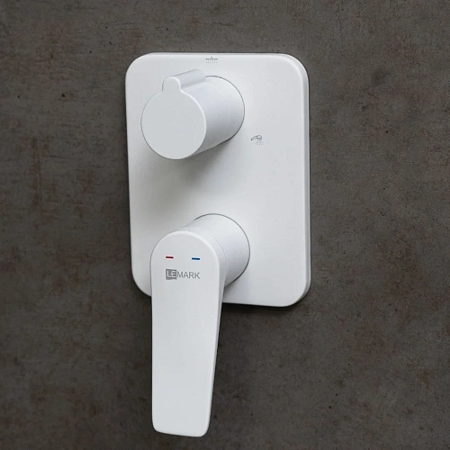 Душевая система Lemark Bronx LM3729MW встраиваемая, белый/матовый Душевая система Lemark Bronx LM3729MW встраиваемая, белый/матовый