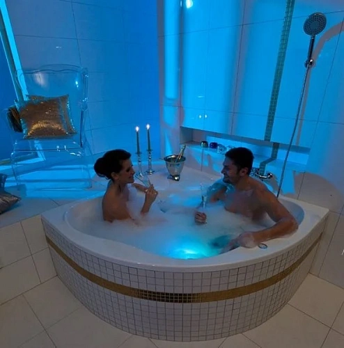 Акриловая ванна Ravak New Day 140x140 без гидромассажа C651000000 Акриловая ванна Ravak New Day 140x140 без гидромассажа C651000000