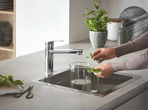 Смеситель для кухни GROHE Eurosmart 2021, средний излив, хром (30463000) Смеситель для кухни GROHE Eurosmart 2021, средний излив, хром (30463000)