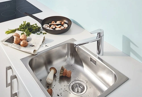 Смеситель для кухни GROHE Start Edge, средний излив, хром (31697000) Смеситель для кухни GROHE Start Edge, средний излив, хром (31697000)