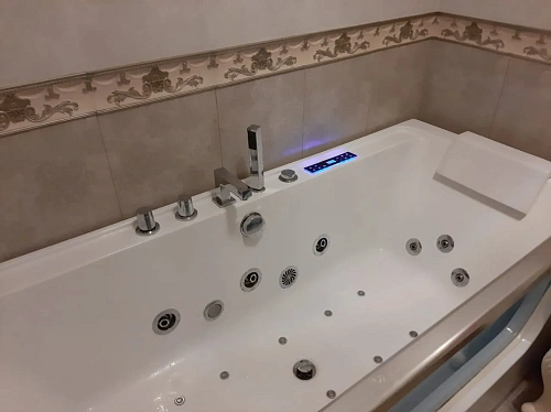 Акриловая ванна Frank F103 пристенная 180x80x60см 2015104 Акриловая ванна Frank F103 пристенная 180x80x60см 2015104