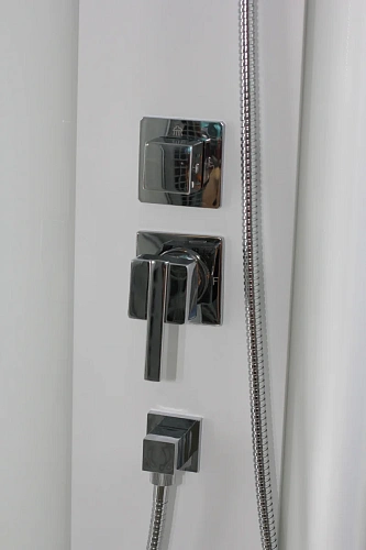 Душевая кабина Ceruttispa BELLA901T без крыши 90x90x215-225 профиль хром, стекло прозрачное Душевая кабина Ceruttispa BELLA901T без крыши 90x90x215-225 профиль хром, стекло прозрачное