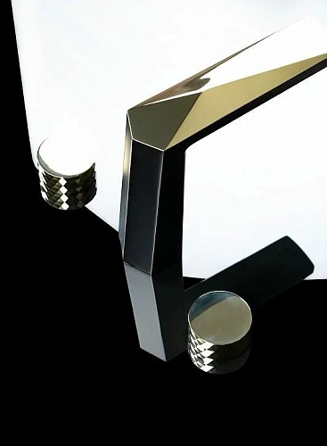 Смеситель на борт ванны Boheme Venturo 150-BG-DIAMOND на 3 отверстия черный-золото, ручка DIAMOND Смеситель на борт ванны Boheme Venturo 150-BG-DIAMOND на 3 отверстия черный-золото, ручка DIAMOND