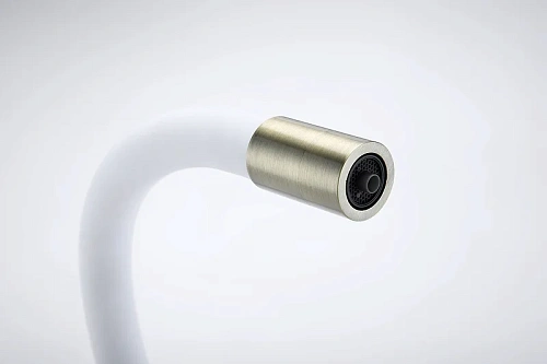 Смеситель для кухни Paulmark Salix бронза белый шланг Sa213419-BRw Смеситель для кухни Paulmark Salix бронза белый шланг Sa213419-BRw