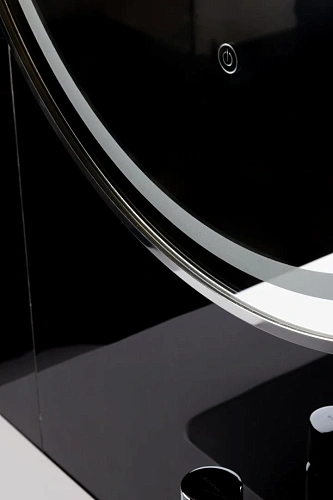 Зеркало Boheme 568-MG металлическая рама, подсветка, сенсор, антизапотевание, 60x110 Зеркало Boheme 568-MG металлическая рама, подсветка, сенсор, антизапотевание, 60x110