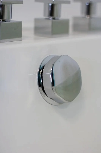 Акриловая ванна Ceruttispa C-454A 1700x1200x580 гидромассажная Акриловая ванна Ceruttispa C-454A 1700x1200x580 гидромассажная