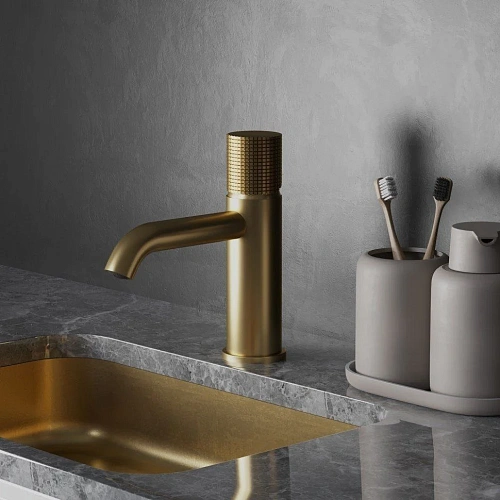 Смеситель для раковины Paini Cox Grip 7GPJ205O матовое золото Смеситель для раковины Paini Cox Grip 7GPJ205O матовое золото