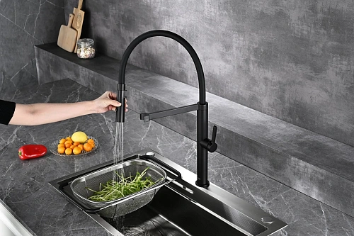 Смеситель для кухни AQUAme Cucina AQM9904MB с гибким изливом, черный матовый Смеситель для кухни AQUAme Cucina AQM9904MB с гибким изливом, черный матовый