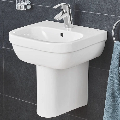 Раковина GROHE Euro Ceramic 45 см, альпин-белый (39324000) Раковина GROHE Euro Ceramic 45 см, альпин-белый (39324000)
