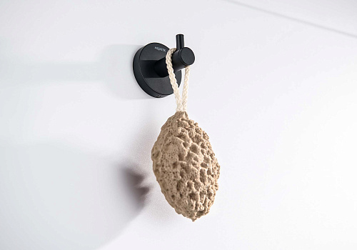 Крючок Aquatek ЕВРОПА AQ4101MB черный матовый Крючок Aquatek ЕВРОПА AQ4101MB черный матовый