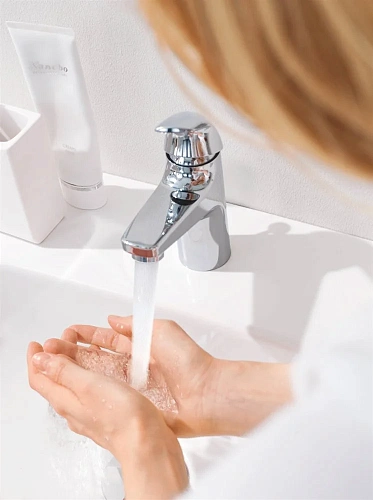 Смеситель для раковины GROHE BauCurve (32805000) хром Смеситель для раковины GROHE BauCurve (32805000) хром