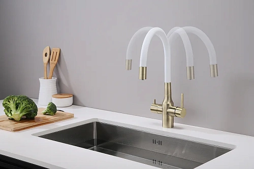 Смеситель для кухни Paulmark Salix бронза белый шланг Sa213419-BRw Смеситель для кухни Paulmark Salix бронза белый шланг Sa213419-BRw