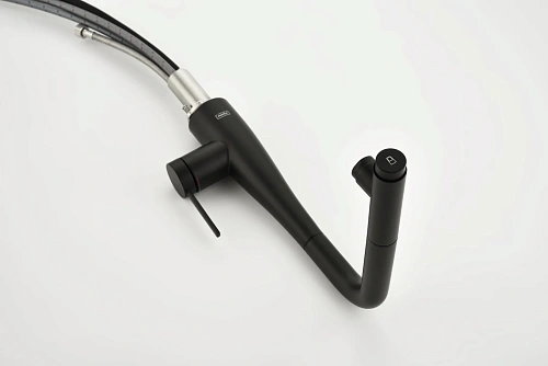 Смеситель для кухни AQUAme Cucina AQM9902MB с выдвижным изливом, черный матовый Смеситель для кухни AQUAme Cucina AQM9902MB с выдвижным изливом, черный матовый