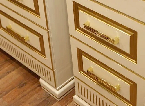 Шкаф-пенал Opadiris Оникс правый Белый глянцевый с золотой патиной Z0000005742 Шкаф-пенал Opadiris Оникс правый Белый глянцевый с золотой патиной Z0000005742