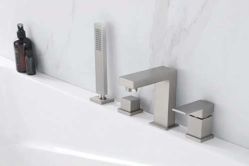 Смеситель на борт ванны ABBER Daheim AF8213SP сатин Смеситель на борт ванны ABBER Daheim AF8213SP сатин