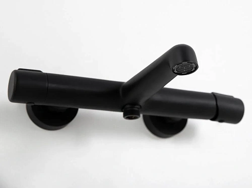 Смеситель для ванны BelBagno UNO UNO-VASM-NERO черный матовый Смеситель для ванны BelBagno UNO UNO-VASM-NERO черный матовый