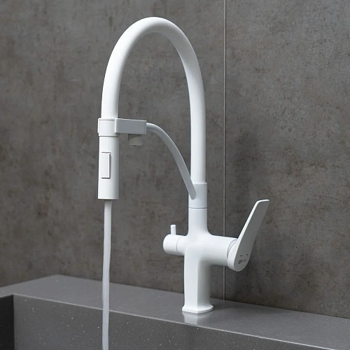 Смеситель для кухни Lemark Bronx LM3761MW с подключением к фильтру, белый/матовый Смеситель для кухни Lemark Bronx LM3761MW с подключением к фильтру, белый/матовый