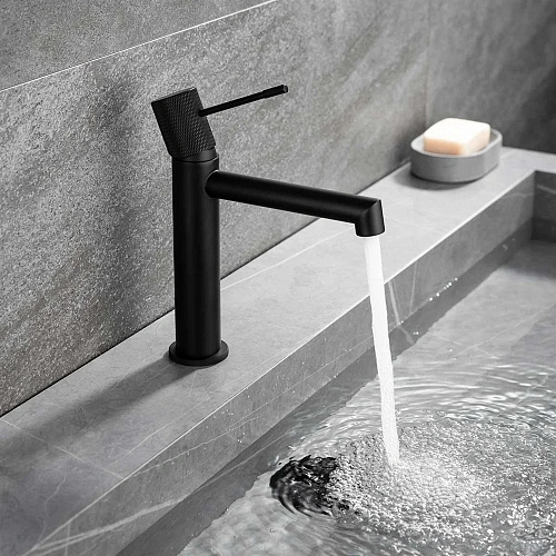 Смеситель для раковины Vincea Desire VBF-1D1MB черный Смеситель для раковины Vincea Desire VBF-1D1MB черный