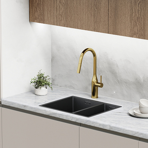 Смеситель для кухни Sancos Grand SC4002BG с вытяжным изливом, брашированное золото Смеситель для кухни Sancos Grand SC4002BG с вытяжным изливом, брашированное золото