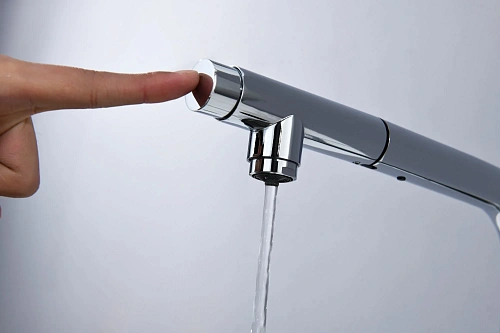 Смеситель для кухни AQUAme Cucina AQM9902CR с выдвижным изливом, хром Смеситель для кухни AQUAme Cucina AQM9902CR с выдвижным изливом, хром