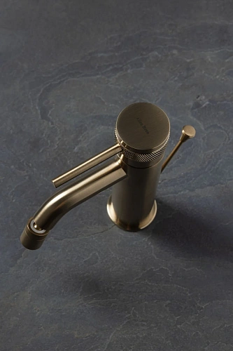 Смеситель для биде Allen Brau Priority 5.31A04-GB (с донным клапаном) золото Смеситель для биде Allen Brau Priority 5.31A04-GB (с донным клапаном) золото