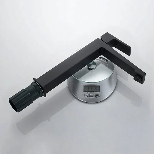 Смеситель для раковины Splenka S01.15.06, черный Смеситель для раковины Splenka S01.15.06, черный