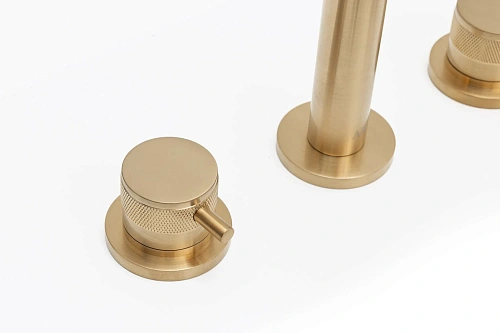 Смеситель на борт ванны Allen Brau Priority 5.31007-GB (с внутренней частью) золото браш Смеситель на борт ванны Allen Brau Priority 5.31007-GB (с внутренней частью) золото браш