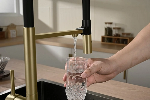 Смеситель для кухни Vincea VKF-120BG, брашированное золото Смеситель для кухни Vincea VKF-120BG, брашированное золото