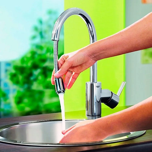 Смеситель для кухни GROHE Eurostyle Cosmopolitan с выдвижным изливом, хром (31126002) Смеситель для кухни GROHE Eurostyle Cosmopolitan с выдвижным изливом, хром (31126002)