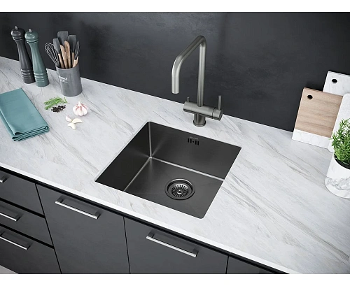 Кухонная мойка Paulmark GERBERG 44 UNI, PM254444-GM, вороненая сталь, 440х440мм Кухонная мойка Paulmark GERBERG 44 UNI, PM254444-GM, вороненая сталь, 440х440мм