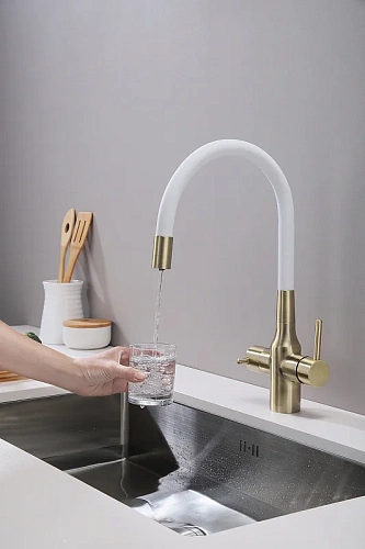 Смеситель для кухни Paulmark Salix бронза белый шланг Sa213419-BRw Смеситель для кухни Paulmark Salix бронза белый шланг Sa213419-BRw