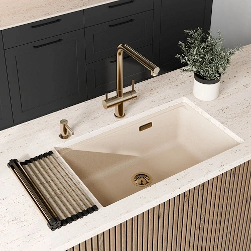 Смеситель для кухни Milacio Ultra 561 (MCU.561.GD) под фильтр, брашированное золото с вытяжной лейкой Смеситель для кухни Milacio Ultra 561 (MCU.561.GD) под фильтр, брашированное золото с вытяжной лейкой