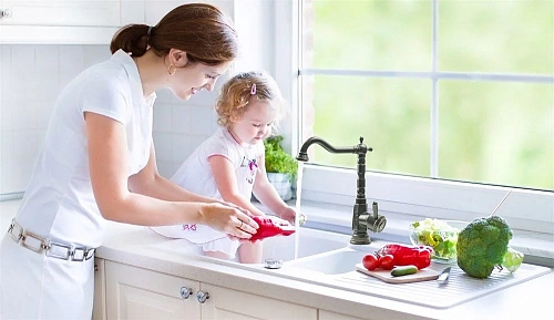 Смеситель для кухни Lemark Jasmine (LM6605ORB) Смеситель для кухни Lemark Jasmine (LM6605ORB)