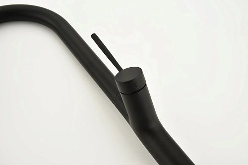 Смеситель для кухни AQUAme Cucina AQM9905MB с выдвижным изливом, с подключением к фильтру с питьевой водой, черный матовый Смеситель для кухни AQUAme Cucina AQM9905MB с выдвижным изливом, с подключением к фильтру с питьевой водой, черный матовый