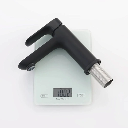 Смеситель для раковины Raglo R03.10.06, черный Смеситель для раковины Raglo R03.10.06, черный