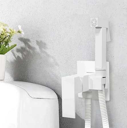 Гигиенический душ BOCH MANN RESIA BM10415 W CK-P11W из латуни, с шлангом 120 см, белый Гигиенический душ BOCH MANN RESIA BM10415 W CK-P11W из латуни, с шлангом 120 см, белый