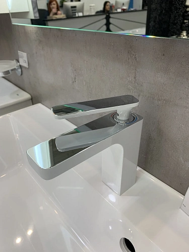 Смеситель для раковины Timo Torne 4361/00-16F хром-белый Смеситель для раковины Timo Torne 4361/00-16F хром-белый